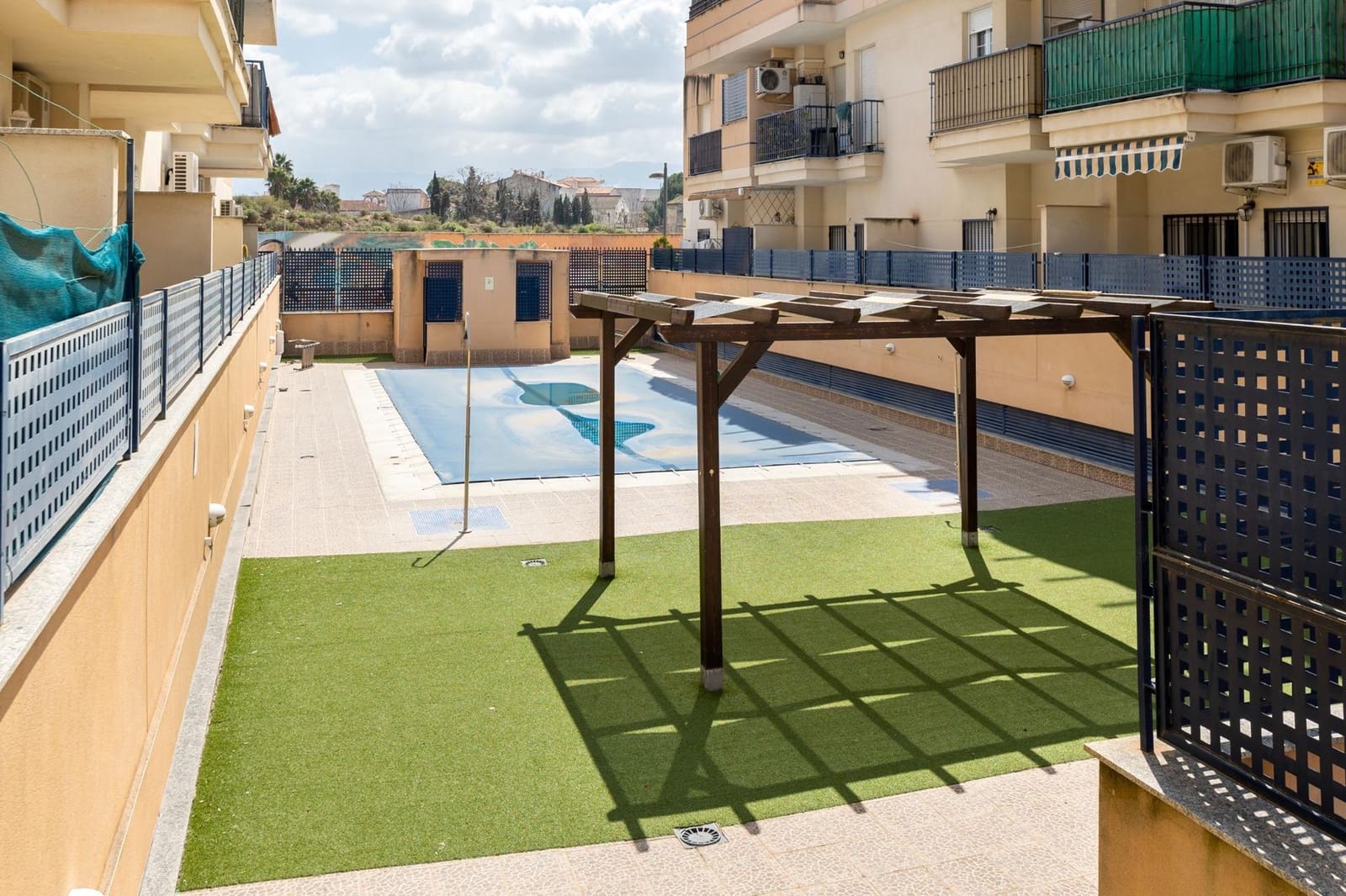 3 soveværelse Lejlighed til salg i Las Gabias med swimmingpool garage - € 190.000 (Ref: 9770840)