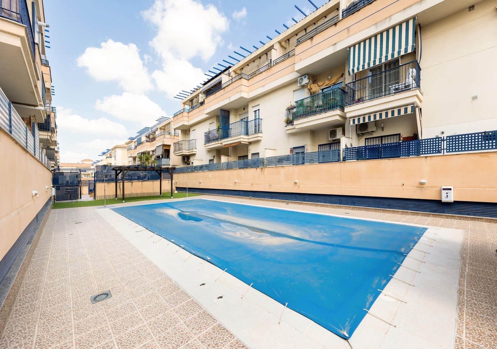 3 soveværelse Lejlighed til salg i Las Gabias med swimmingpool garage - € 190.000 (Ref: 9770840)