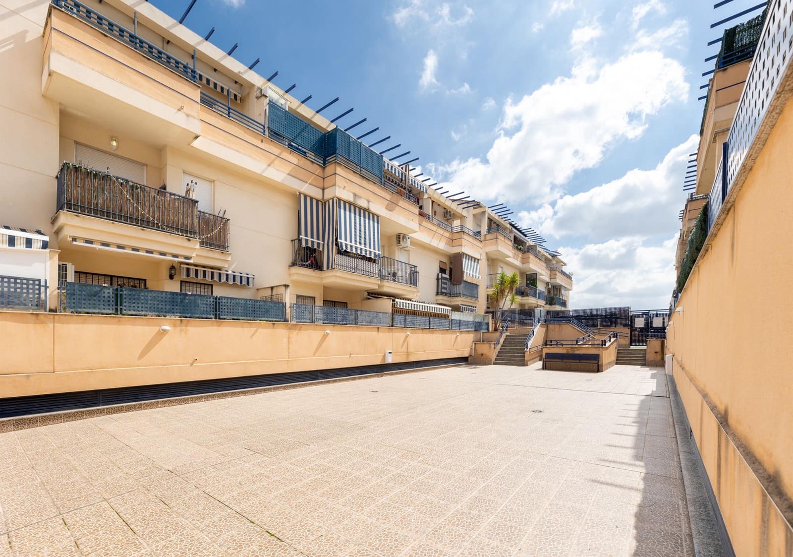 3 soveværelse Lejlighed til salg i Las Gabias med swimmingpool garage - € 190.000 (Ref: 9770840)