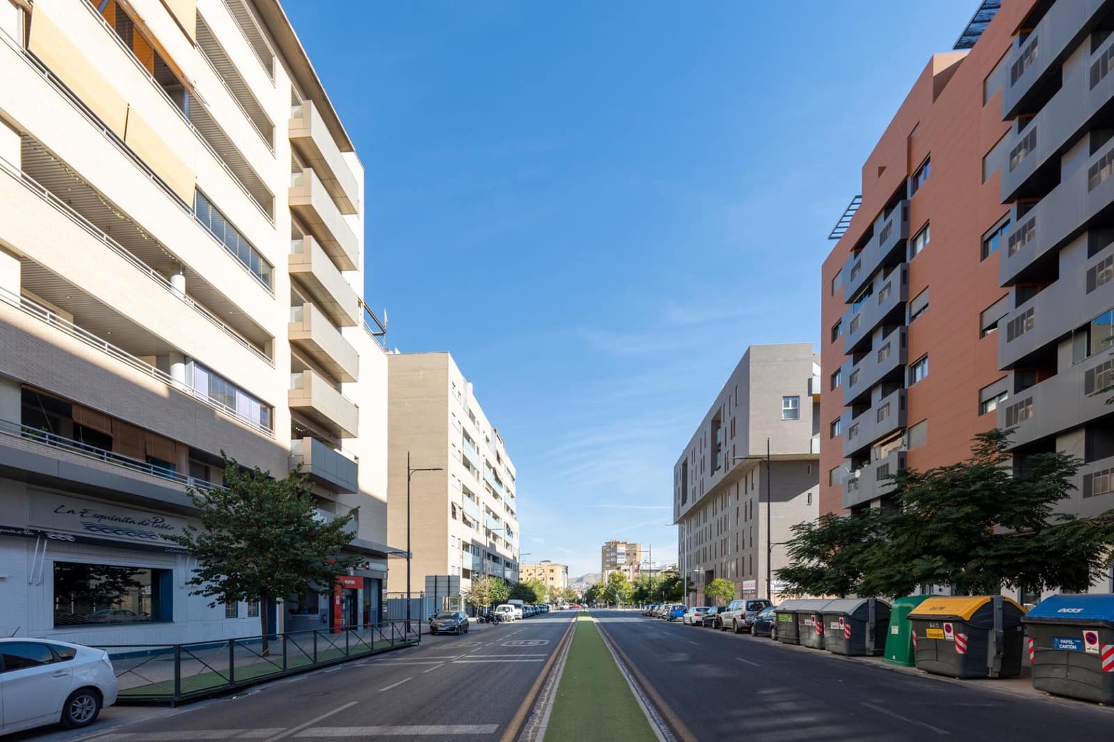 Commercial for sale in Granada city - € 299,000 (Ref: 9770844)