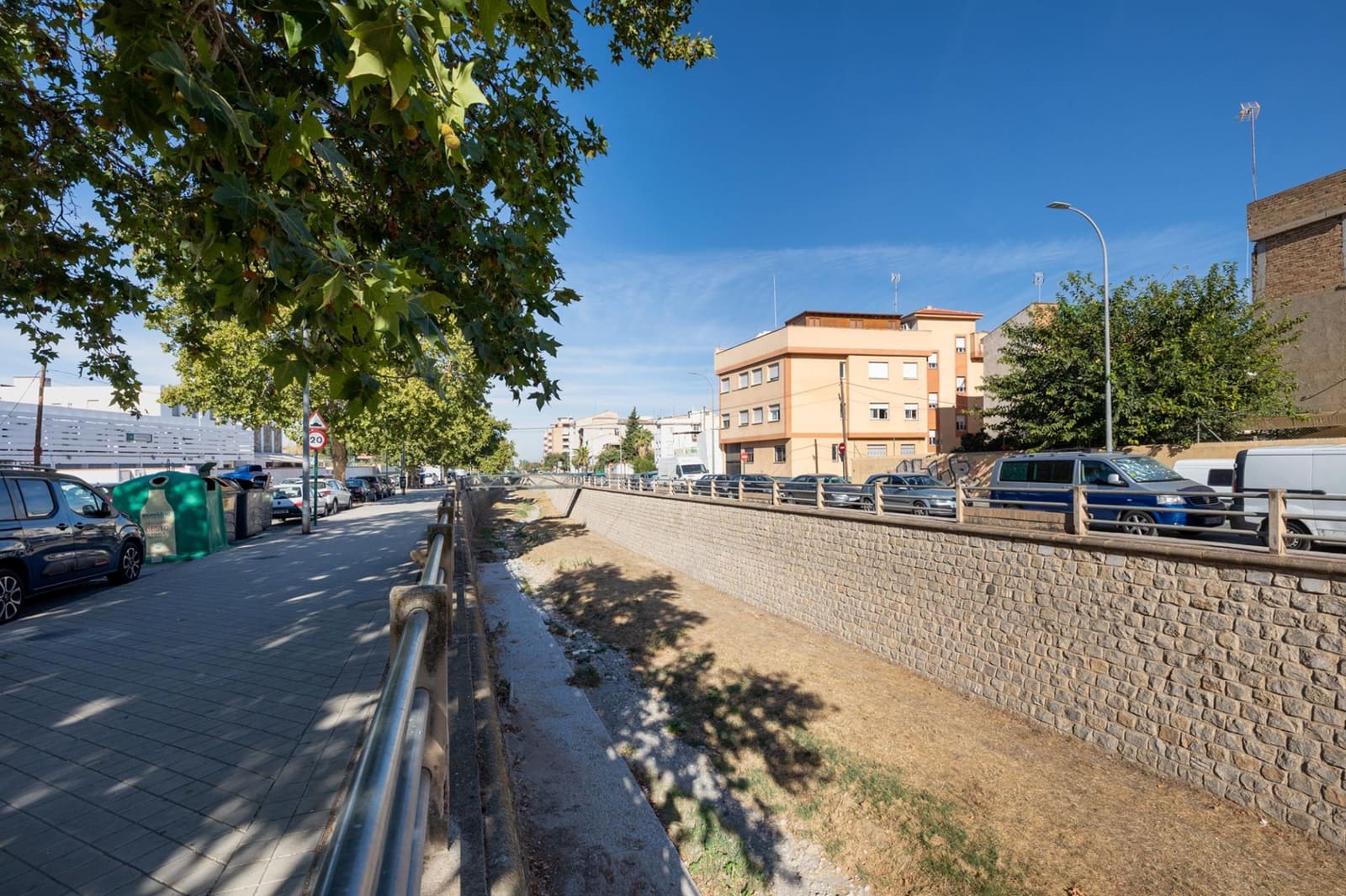 Commercial for sale in Granada city - € 299,000 (Ref: 9770844)