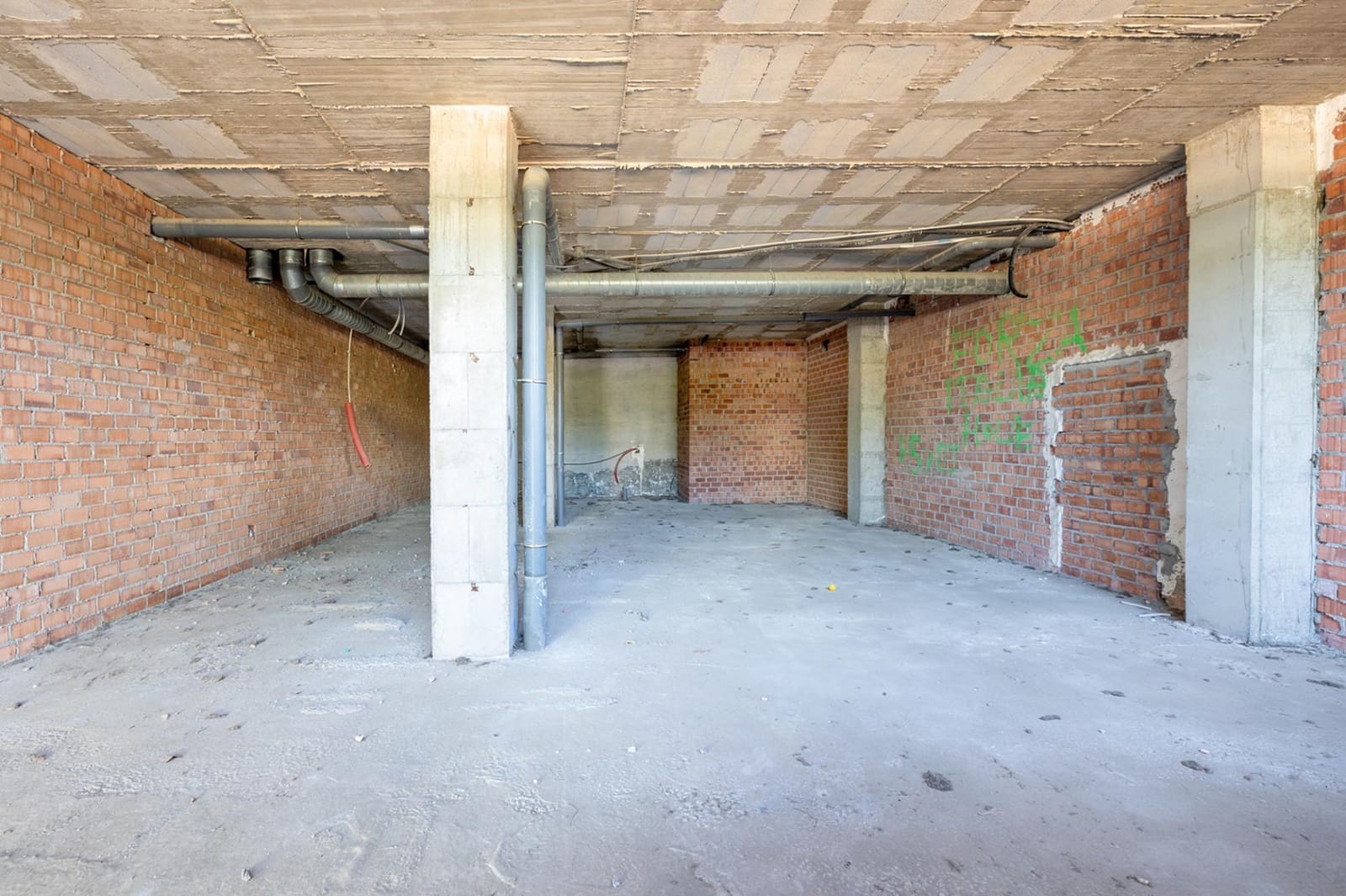 Commercial for sale in Granada city - € 299,000 (Ref: 9770844)