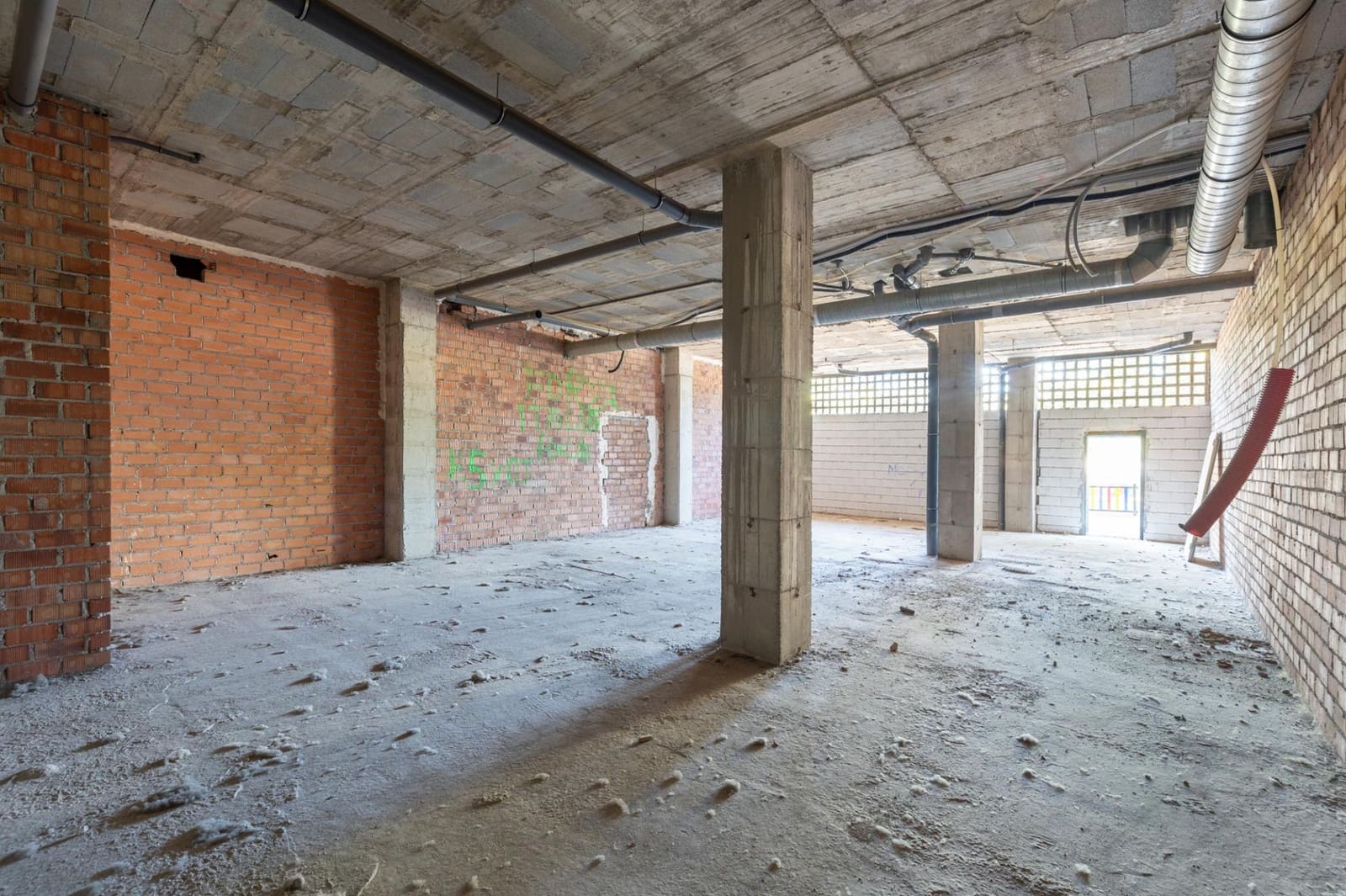 Commercial for sale in Granada city - € 299,000 (Ref: 9770844)