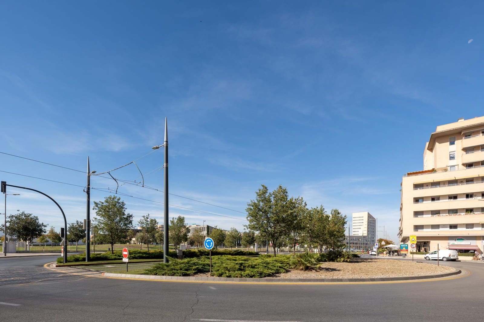 Commercial for sale in Granada city - € 299,000 (Ref: 9770844)