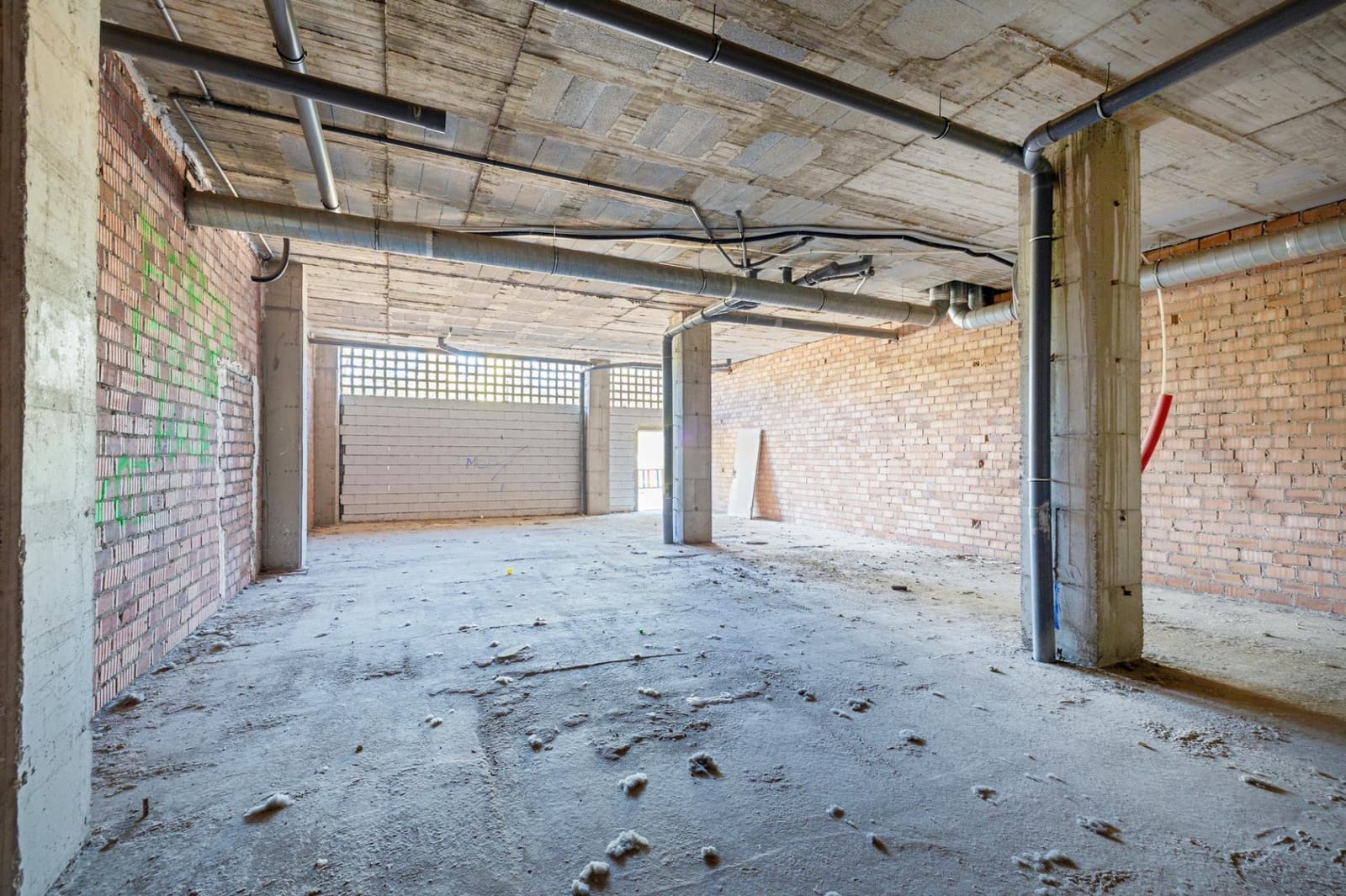 Commercial for sale in Granada city - € 299,000 (Ref: 9770844)