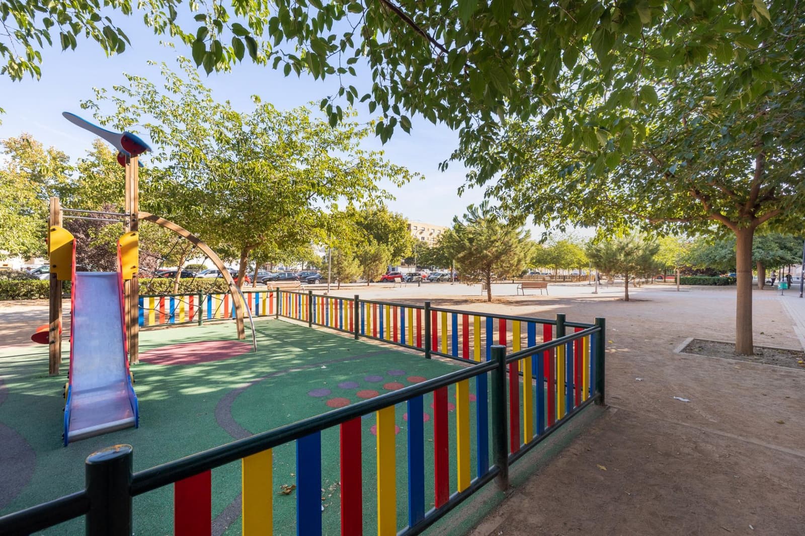 Commercial for sale in Granada city - € 299,000 (Ref: 9770844)