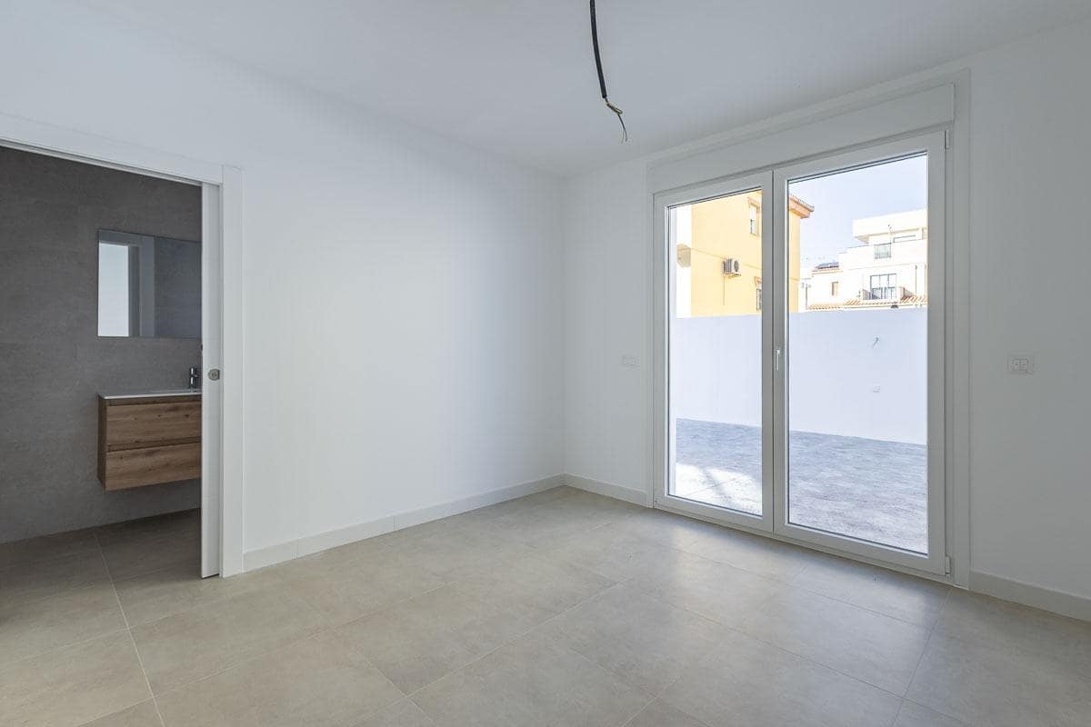 3 soverom Rekkehus til salgs i Belicena med garasje - € 270 000 (Ref: 9773355)