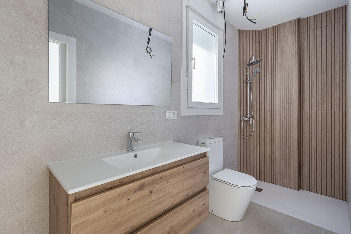 3 soverom Rekkehus til salgs i Belicena med garasje - € 270 000 (Ref: 9773355)