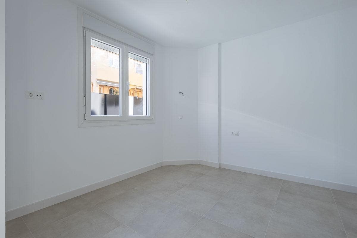 3 soverom Rekkehus til salgs i Belicena med garasje - € 270 000 (Ref: 9773355)