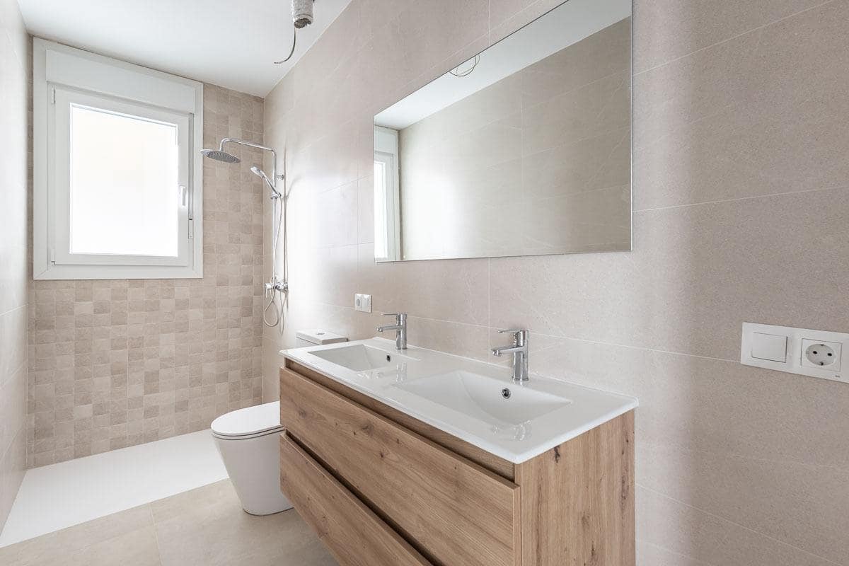 3 soverom Rekkehus til salgs i Belicena med garasje - € 270 000 (Ref: 9773355)