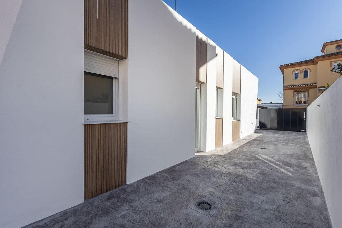 3 soverom Rekkehus til salgs i Belicena med garasje - € 270 000 (Ref: 9773355)