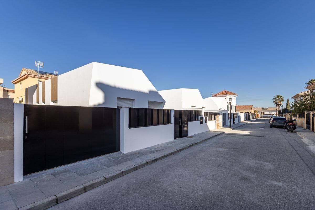 3 soverom Rekkehus til salgs i Belicena med garasje - € 270 000 (Ref: 9773355)