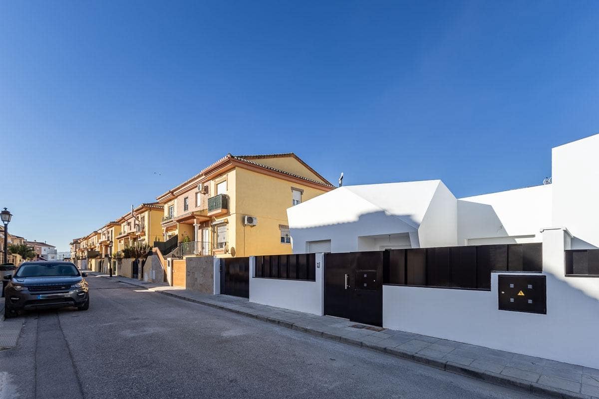 3 soverom Rekkehus til salgs i Belicena med garasje - € 270 000 (Ref: 9773355)