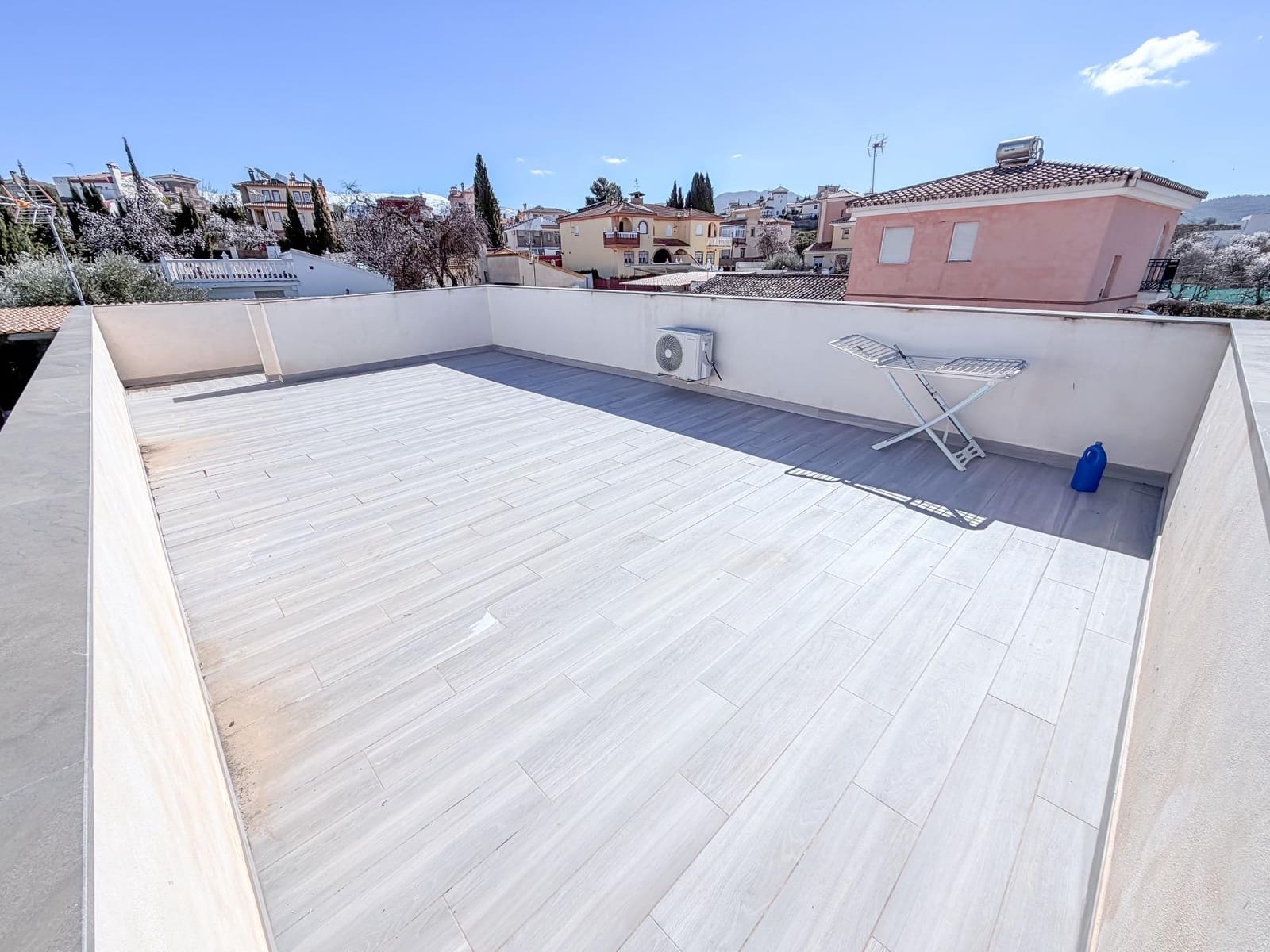 2 bedroom Villa for sale in Otura with pool garage - € 240,000 (Ref: 9773356)