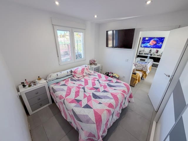 2 sypialnia Willa na sprzedaż w Otura z basenem garażem - 240 000 € (Ref: 9773356)