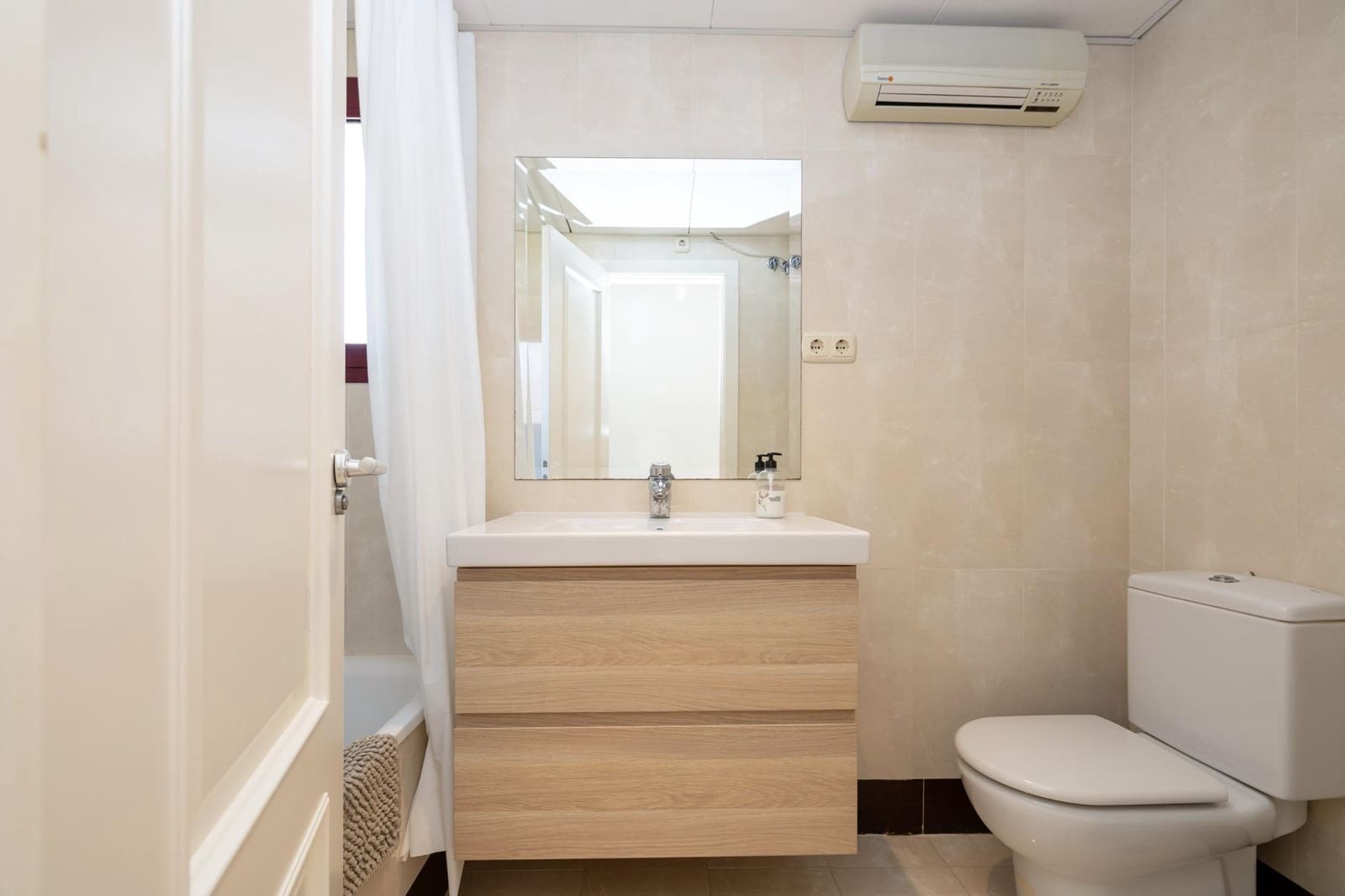 1 makuuhuone Huoneisto myytävänä paikassa Motril mukana uima-altaan 
autotalli - 245 000 € (Ref: 9773357)