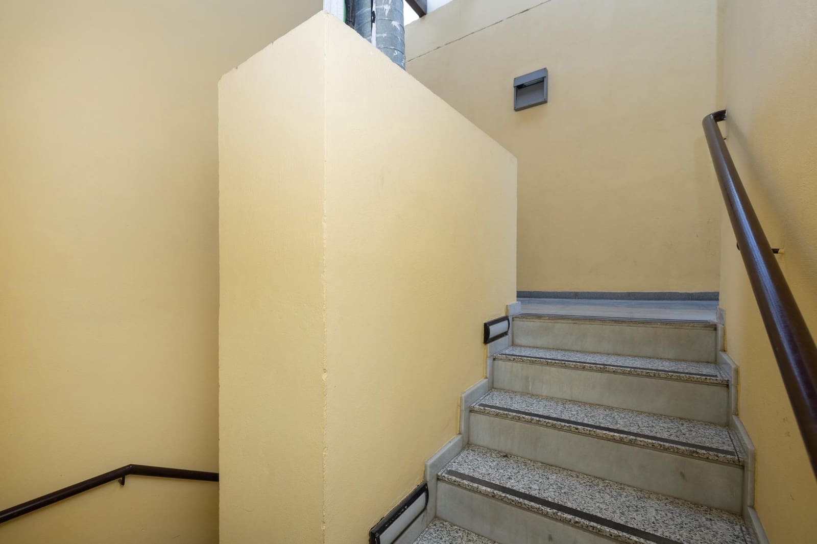 Kommersiell til salgs i Granada by - € 1 190 000 (Ref: 9773360)