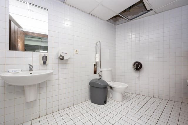 Kommersiell til salgs i Granada by - € 1 190 000 (Ref: 9773360)