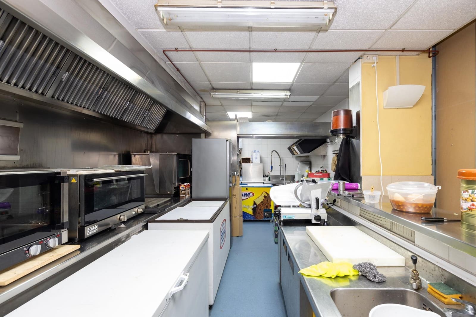 Kommersiell til salgs i Granada by - € 1 190 000 (Ref: 9773360)