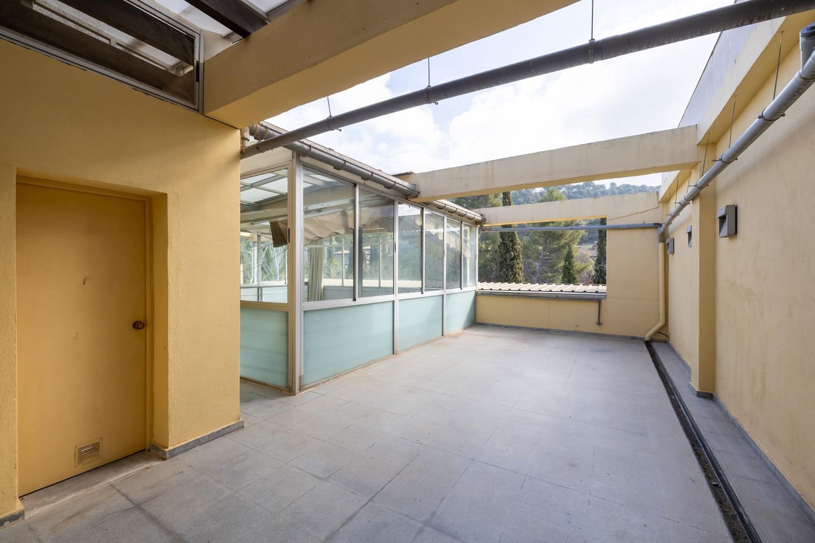 Kommersiell til salgs i Granada by - € 1 190 000 (Ref: 9773360)