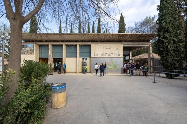 Kommersiell til salgs i Granada by - € 1 190 000 (Ref: 9773360)