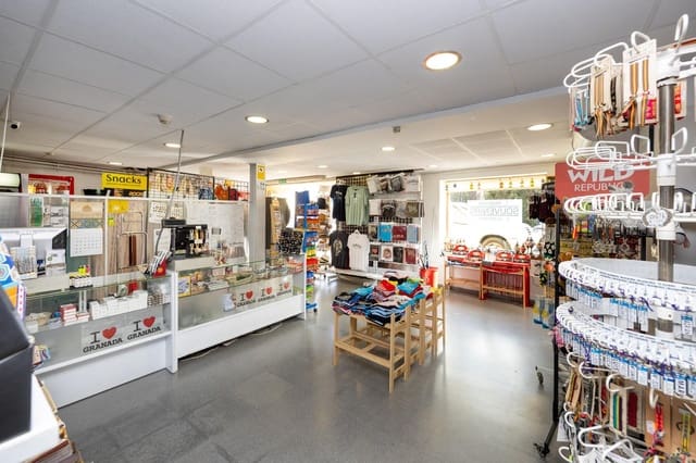 Kommersiell til salgs i Granada by - € 1 190 000 (Ref: 9773360)