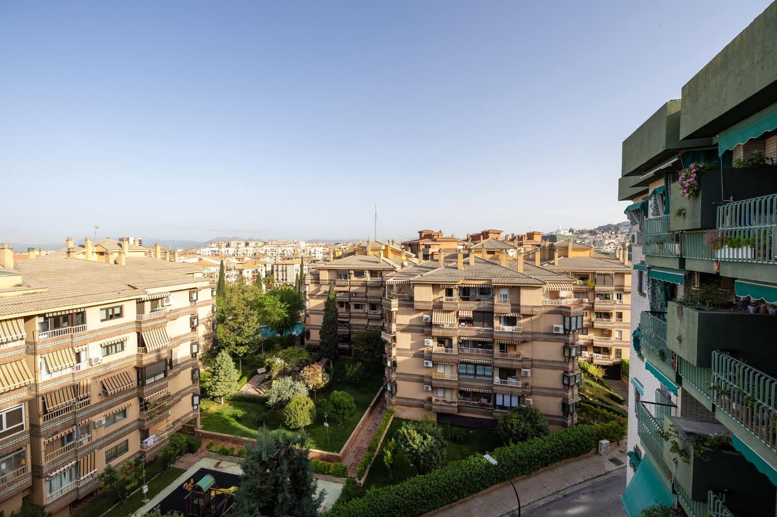 4 sovrum Lägenhet till salu i Granada stad med garage - 450 000 € (Ref: 9778378)