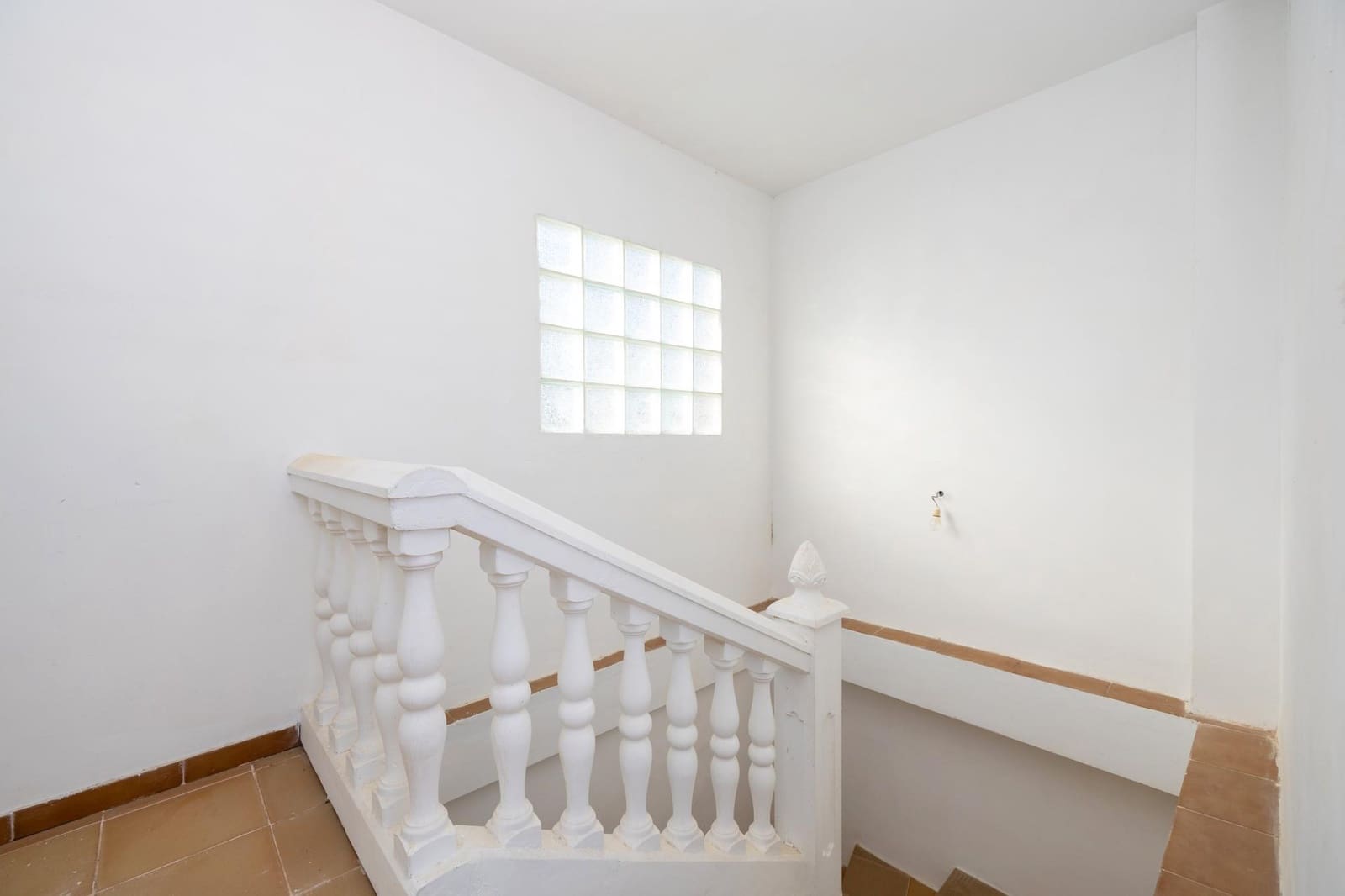 5 sypialnia Willa na sprzedaż w Otura z basenem garażem - 420 000 € (Ref: 9780779)