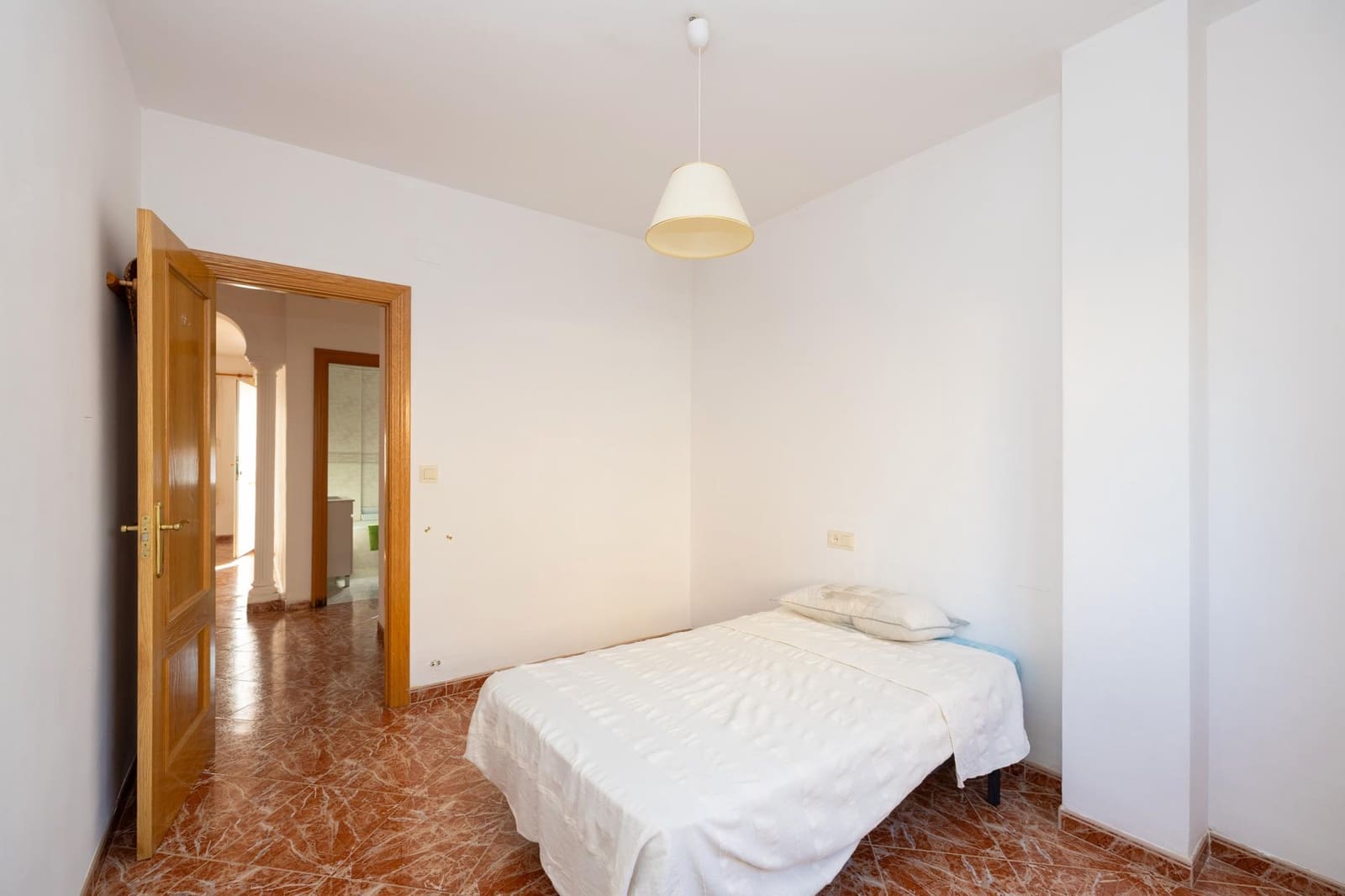 5 sypialnia Willa na sprzedaż w Otura z basenem garażem - 420 000 € (Ref: 9780779)