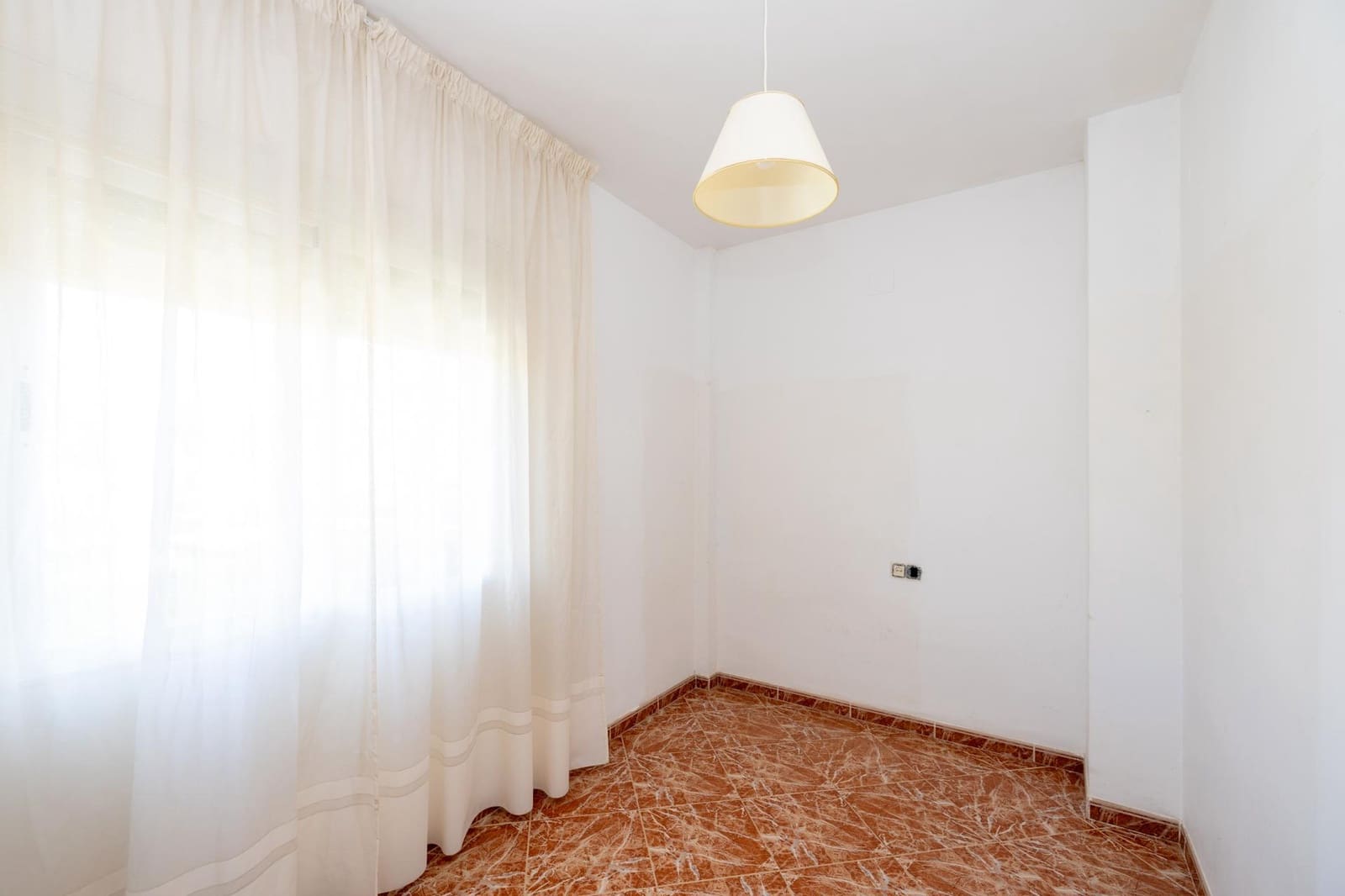 5 sypialnia Willa na sprzedaż w Otura z basenem garażem - 420 000 € (Ref: 9780779)