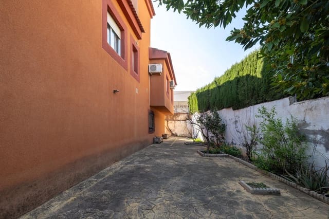 5 sypialnia Willa na sprzedaż w Otura z basenem garażem - 420 000 € (Ref: 9780779)