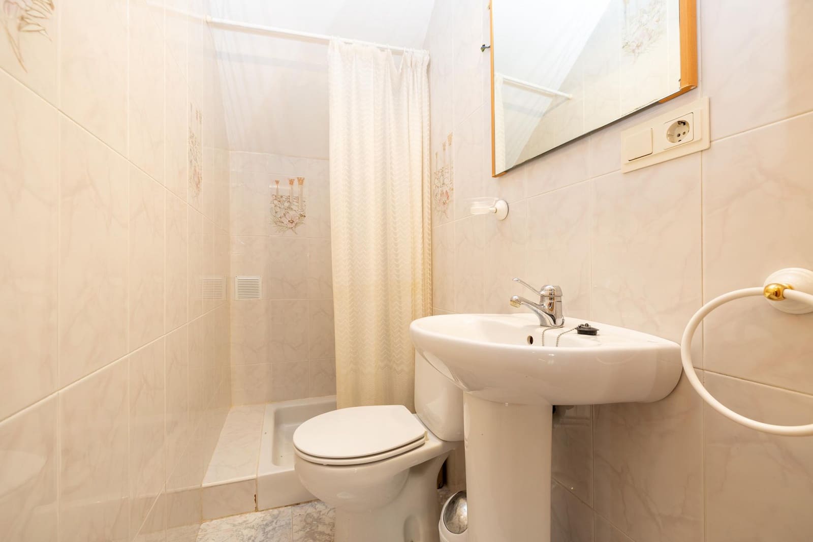 5 sypialnia Willa na sprzedaż w Otura z basenem garażem - 420 000 € (Ref: 9780779)