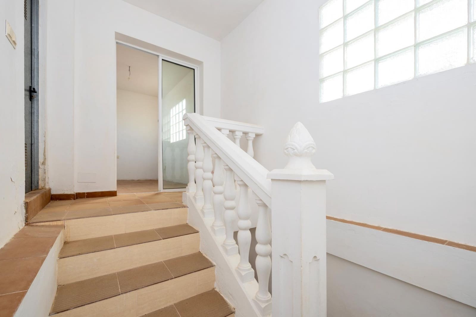 5 sypialnia Willa na sprzedaż w Otura z basenem garażem - 420 000 € (Ref: 9780779)