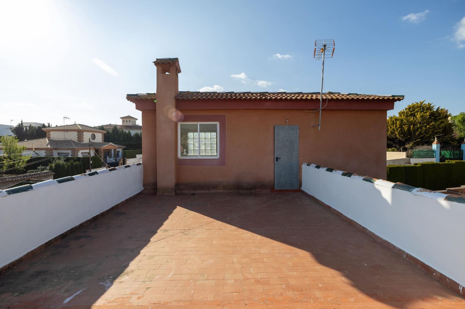 5 sypialnia Willa na sprzedaż w Otura z basenem garażem - 420 000 € (Ref: 9780779)