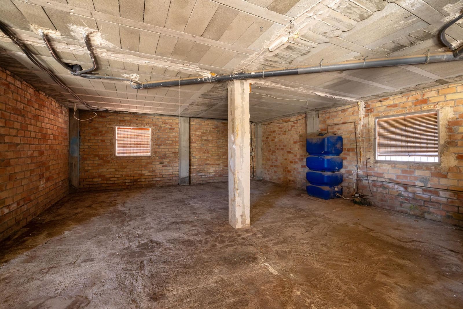 5 sypialnia Willa na sprzedaż w Otura z basenem garażem - 420 000 € (Ref: 9780779)