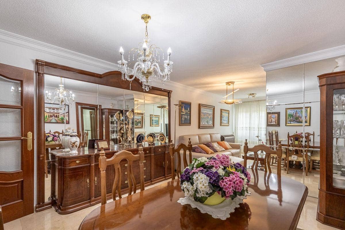 Piso de 4 habitaciones en Granada ciudad en venta - 349.000 € (Ref: 9787478)