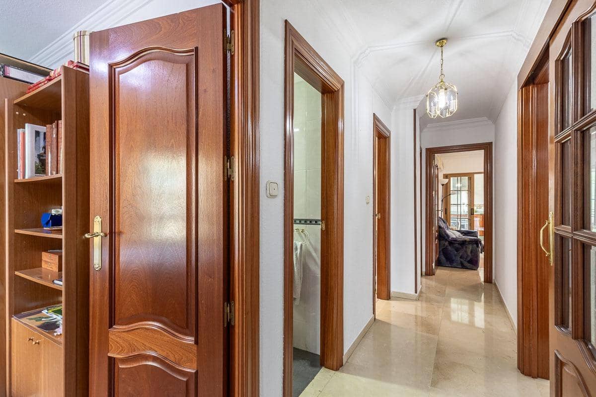 Piso de 4 habitaciones en Granada ciudad en venta - 349.000 € (Ref: 9787478)