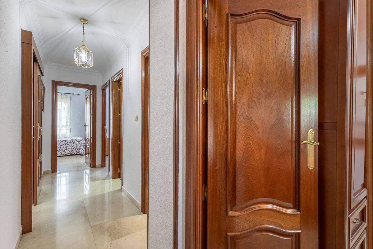 Piso de 4 habitaciones en Granada ciudad en venta - 349.000 € (Ref: 9787478)