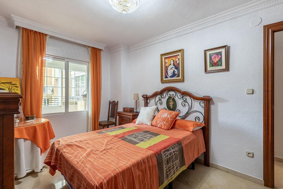 Piso de 4 habitaciones en Granada ciudad en venta - 349.000 € (Ref: 9787478)