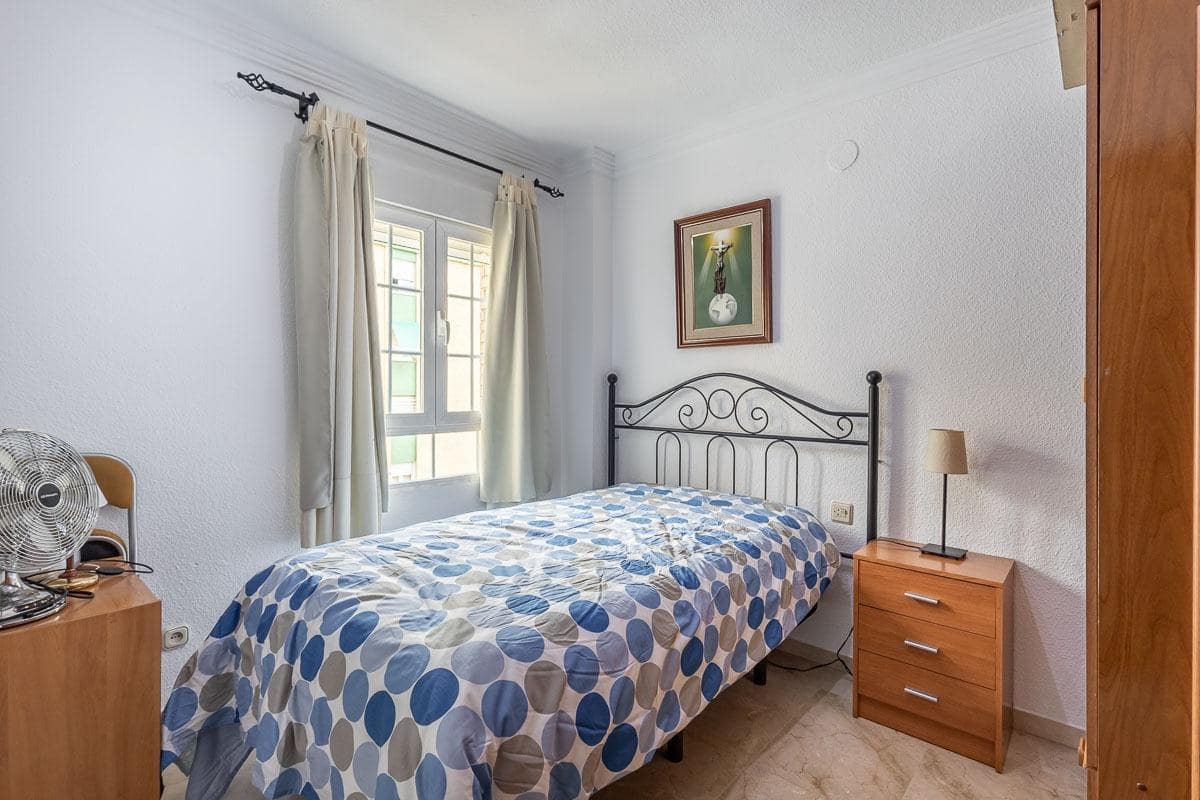 Piso de 4 habitaciones en Granada ciudad en venta - 349.000 € (Ref: 9787478)