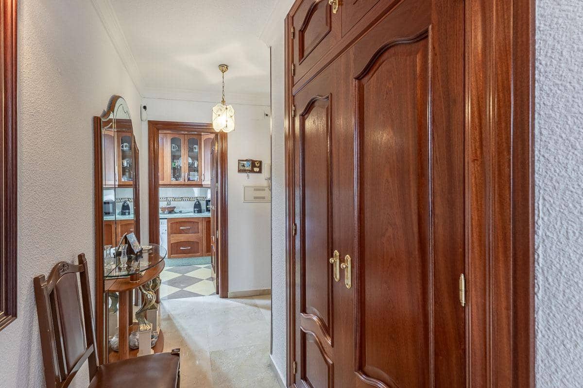 Piso de 4 habitaciones en Granada ciudad en venta - 349.000 € (Ref: 9787478)