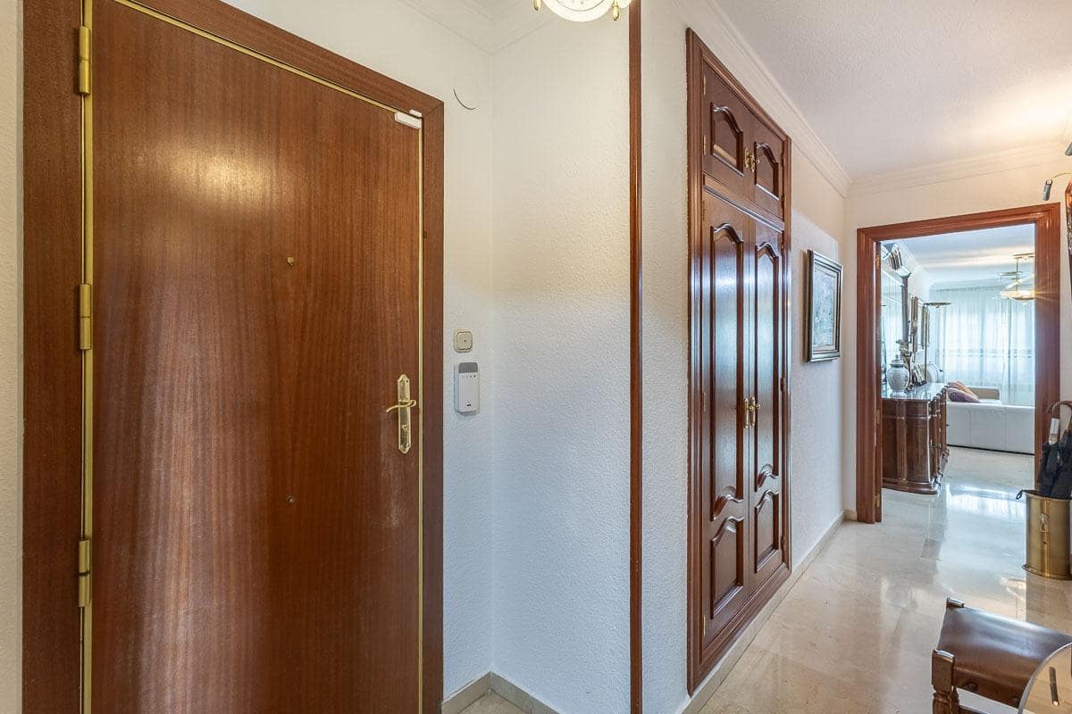Piso de 4 habitaciones en Granada ciudad en venta - 349.000 € (Ref: 9787478)