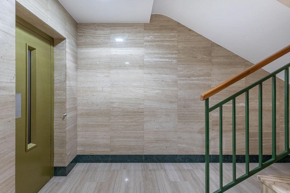 Piso de 4 habitaciones en Granada ciudad en venta - 349.000 € (Ref: 9787478)