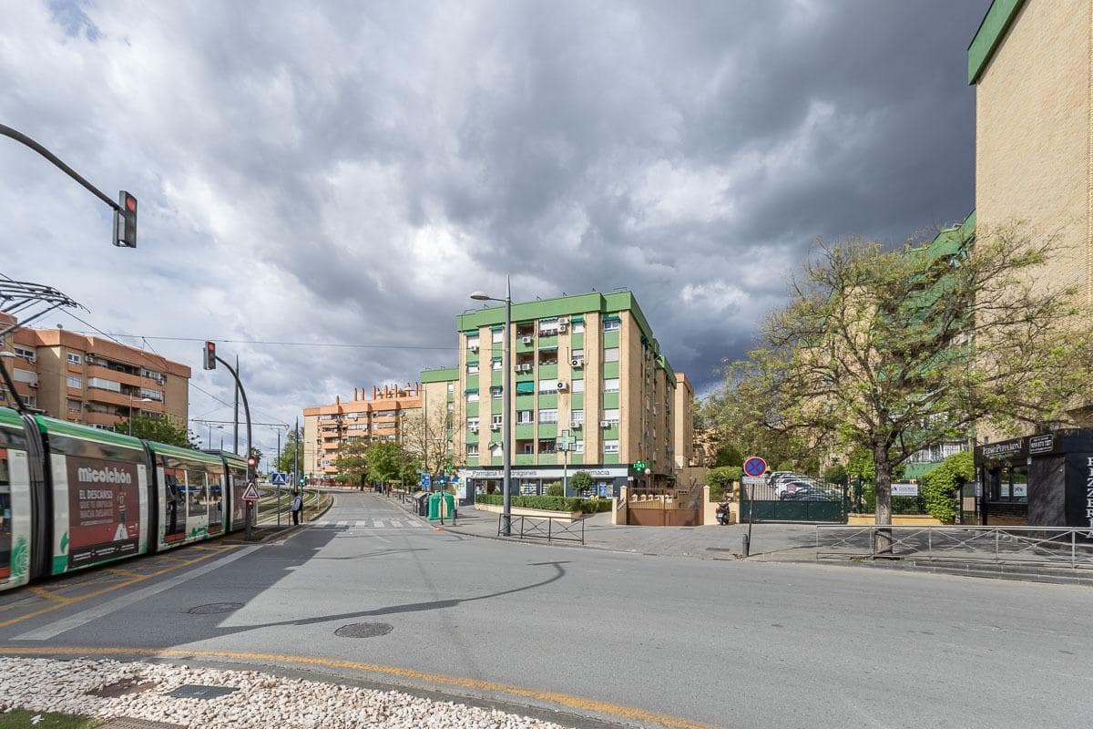 Piso de 4 habitaciones en Granada ciudad en venta - 349.000 € (Ref: 9787478)