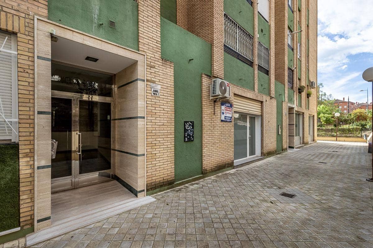 Piso de 4 habitaciones en Granada ciudad en venta - 349.000 € (Ref: 9787478)