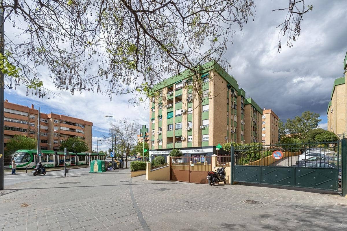Piso de 4 habitaciones en Granada ciudad en venta - 349.000 € (Ref: 9787478)