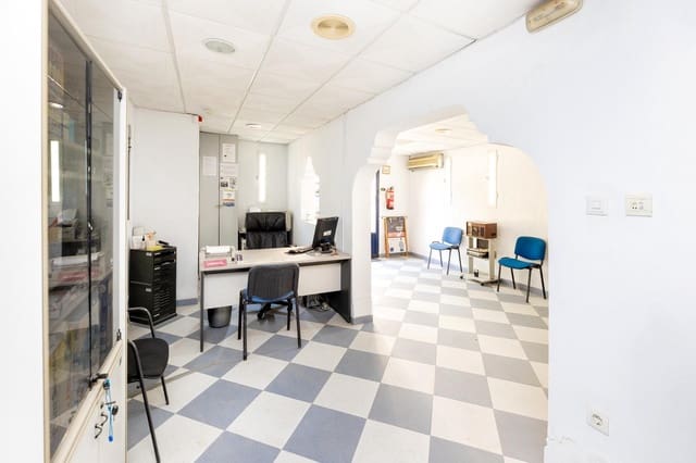 10 makuuhuone Yritys myytävänä paikassa Atarfe mukana 
autotalli - 595 000 € (Ref: 9787483)