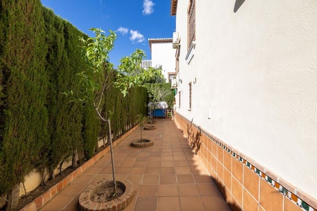 3 quarto Moradia para venda em La Zubia com piscina garagem - 424 000 € (Ref: 9787484)