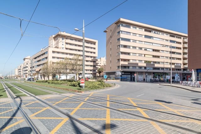 Commercieel te koop in Campus de la Salud, Granada stad - € 350.000 (Ref: 9788682)