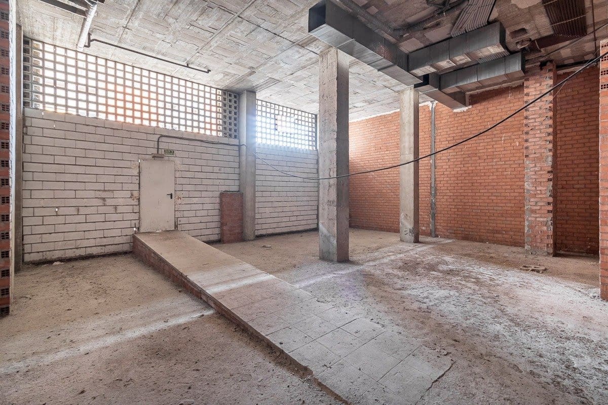 Commercieel te koop in Granada stad - € 350.000 (Ref: 9788682)